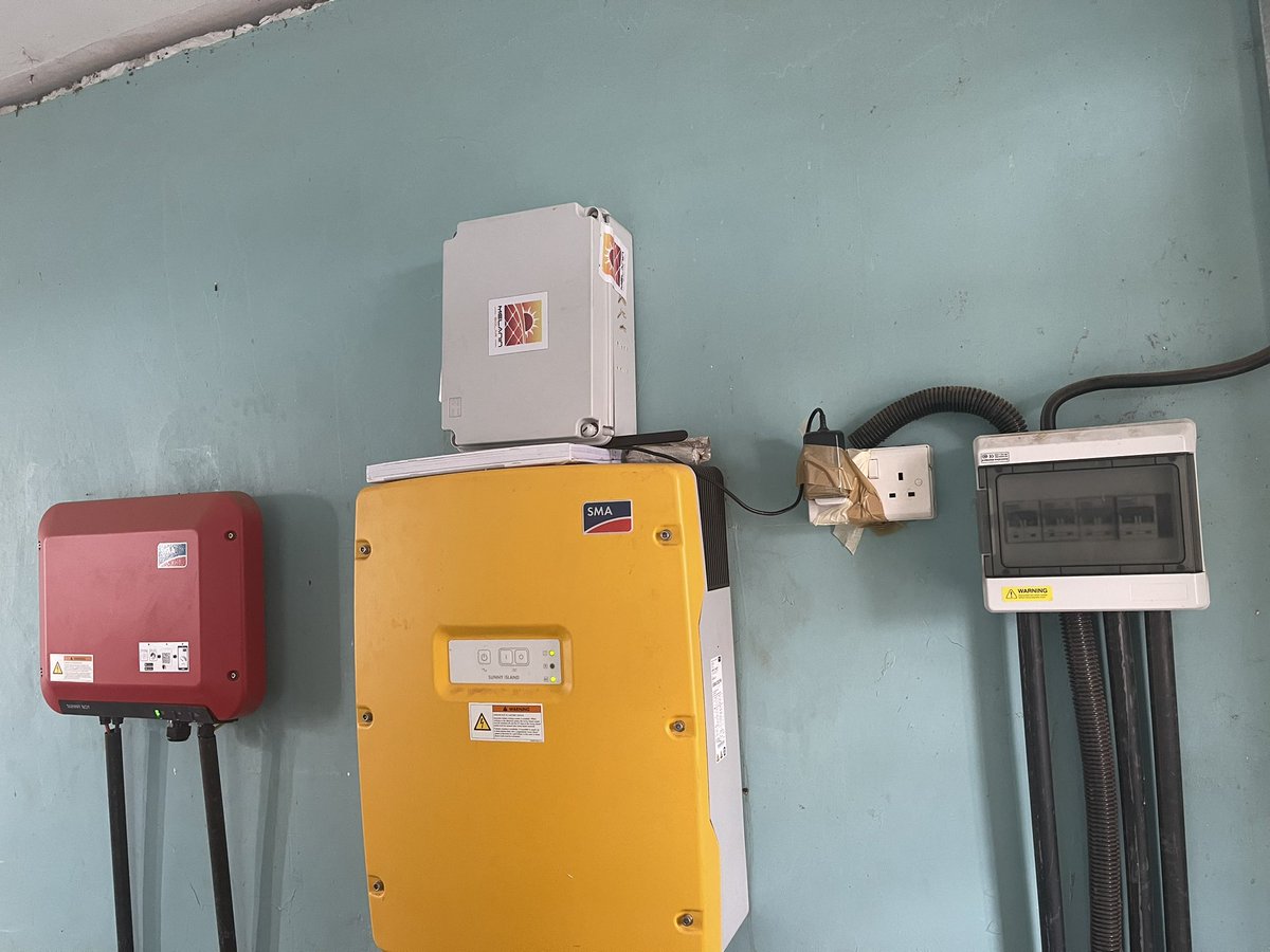 MelaninSolar's tweet photo. At our pilot solar site testing our #MSBX technology of saving excess energy digitally cc #Whive🐝 #Bitcoin #Lightning⚡️@whiveIO @BitHubAfrica https://t.co/fIOwRxIYct