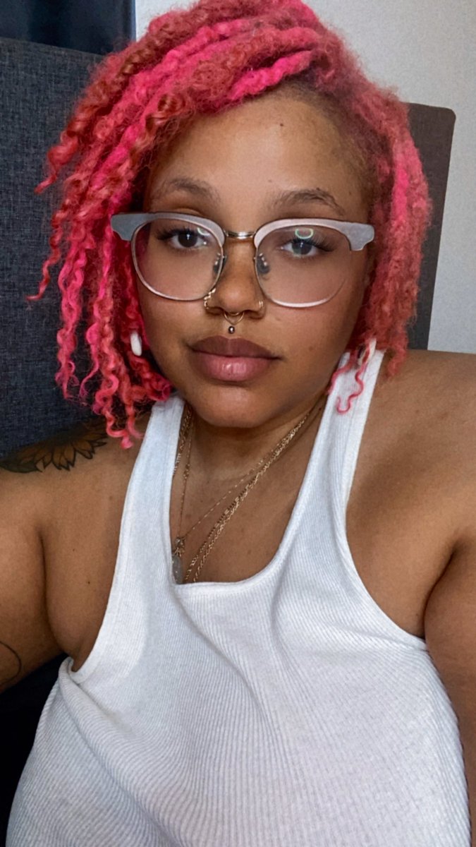 dejadomynails's tweet photo. Pinky 😜🫶🏽
#girlswithink #locs #girlswithlocs https://t.co/Syaaxnk98D