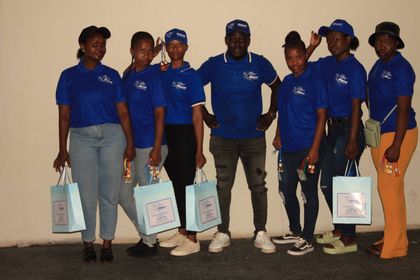 AutoPty's tweet image. The future of a nation lies in the hands of its youth.
@AutoPty  is all about empowering and creating opportunities for the youth.
Shout out to our sales team🥰

#youthempowerment #sales #SAyouth