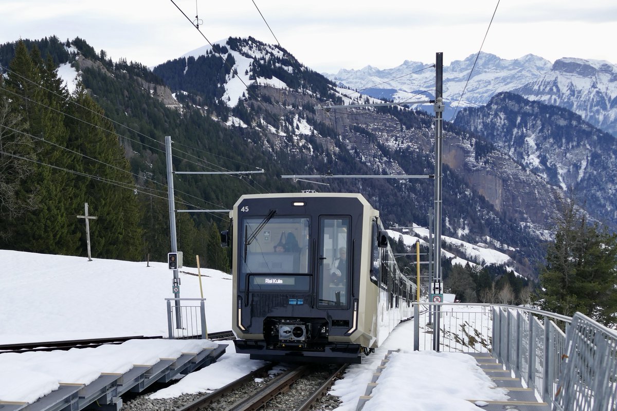 Roli_Net's tweet photo. nice new #RigiBahn #stadlerrail Vitznau - Rigi #Bahn #RigiKaltbad  @Rigi_CH @MySwitzerland_e @ilovelucerne #rigi #zahnradbahn #railway #train #switzerland #schweiz #travel #eisenbahn #bergbahn https://t.co/r03APUjQOM