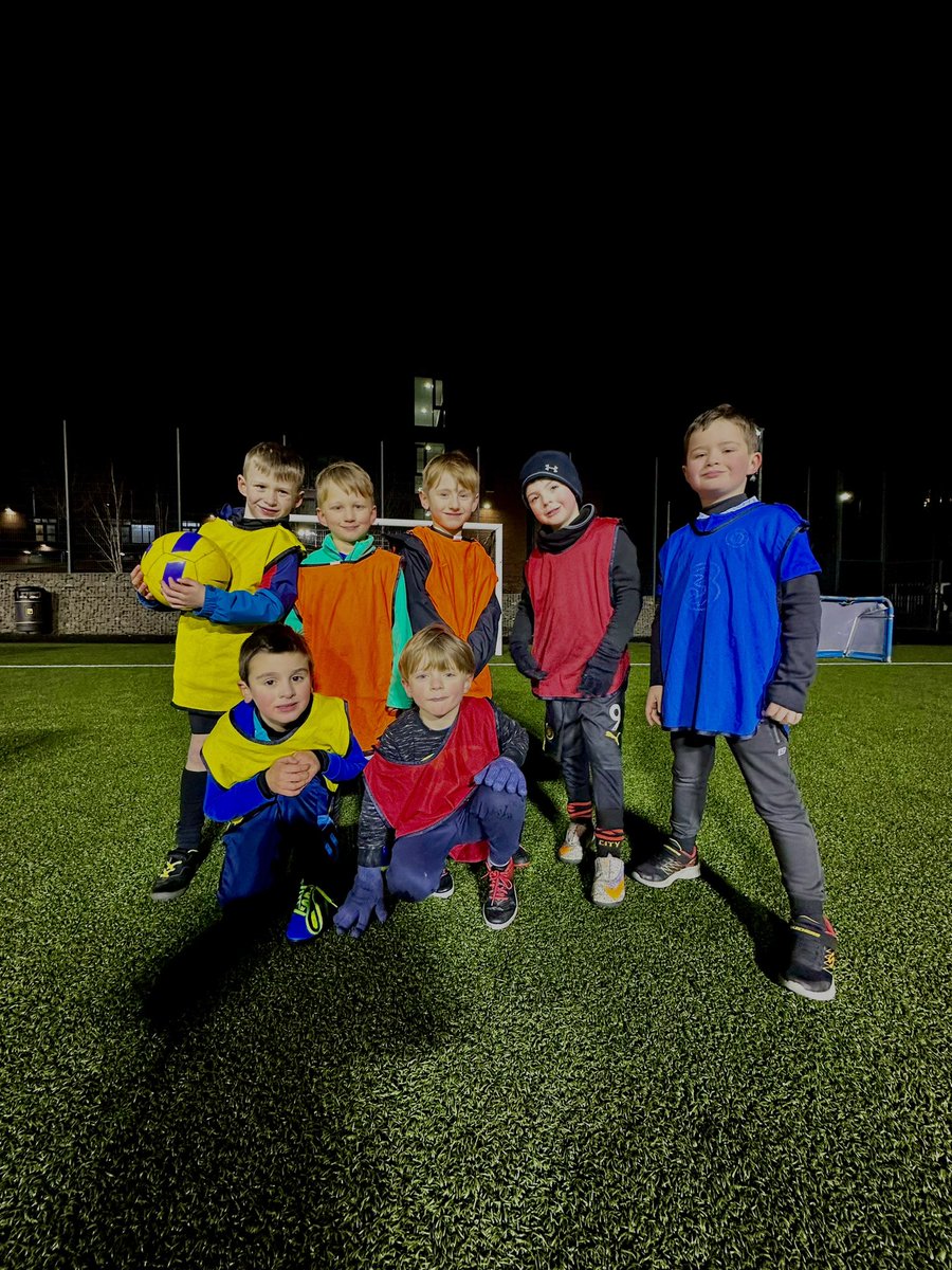 PLAY FOOTBALL | Brilliant fun with P1 group at last nights final Play Football session if the year #ParkSportsProject #PlaySocialisePerform #PlayFootball #SmallSidedGames #Glasgow #WestEnd