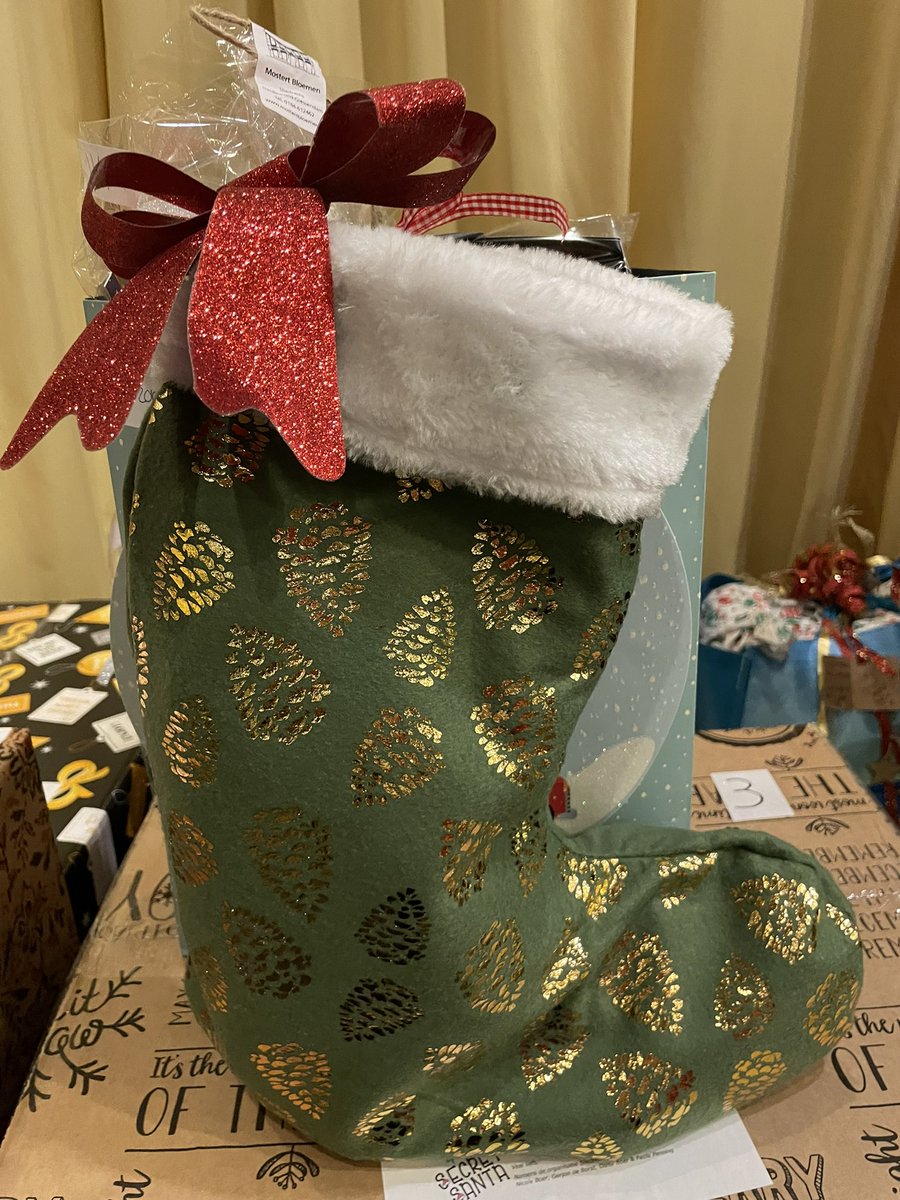 Alle pakketten zijn binnen! Wat een werk heeft iedereen er weer van gemaakt! ❤️ Vanavond gaan de bezorgers het dorp in!! Ho ho ho! 🧑‍🎄