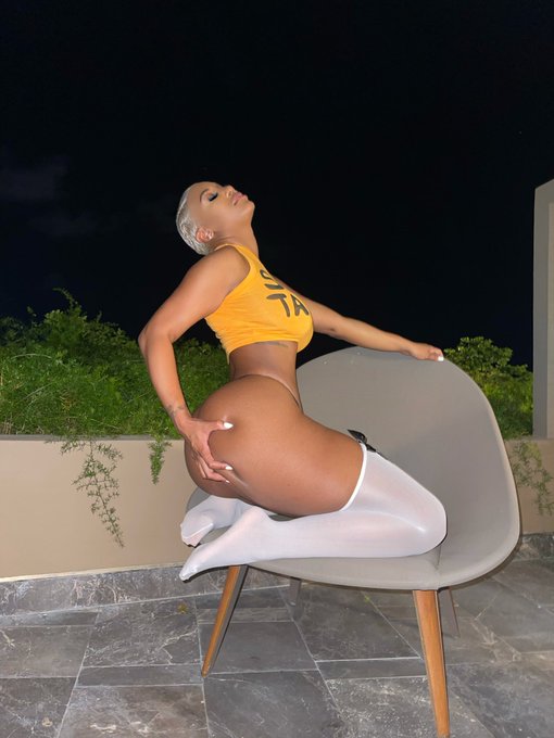 The night sky bring the freak up out her&hellip;. New Videos up right now 🎥  https://t.co/HYKVrVH0PZ https://t<a href="/tag/feetpic"class="tags"><span>#feetpic</span></a>