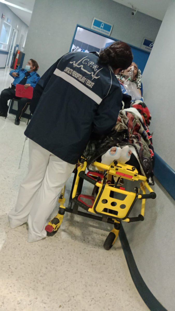 CPRServicesMx's tweet photo. Unidad 027 realiza traslado de paciente masculino para continuar con su atención del Hospital Santa Coleta al Hospital General San Luis de la Paz esto en el estado de Guanajuato.
Agradecemos su confianza.
#cprservices🇲🇽
#ambulanciasverificadas
#ambulancias #trasladosforaneos https://t.co/N8ycKeVgy8