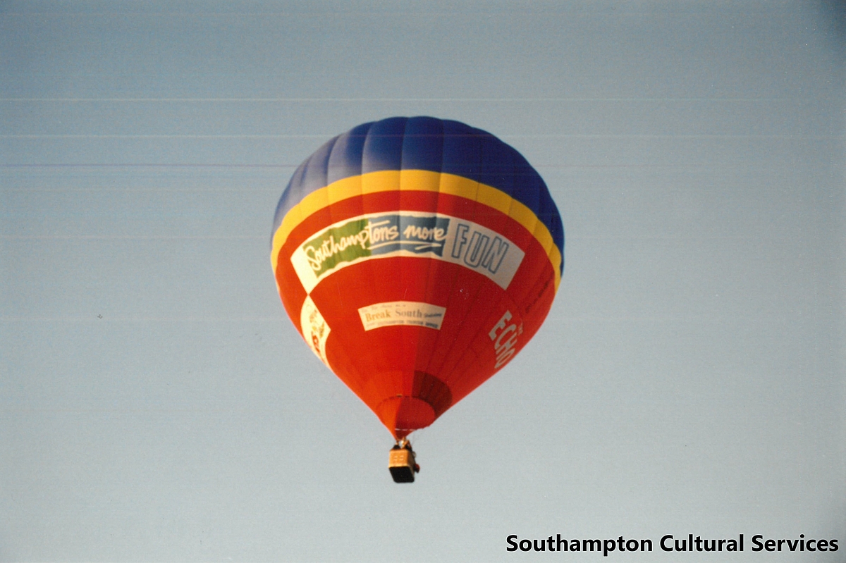 SotonStories's tweet photo. Santa has his sleigh, but this picture from our archives shows there’s more than one way to travel through the sky! #ArchiveSecrets #Hotairballoon #Southampton https://t.co/PK6LdUtjUE