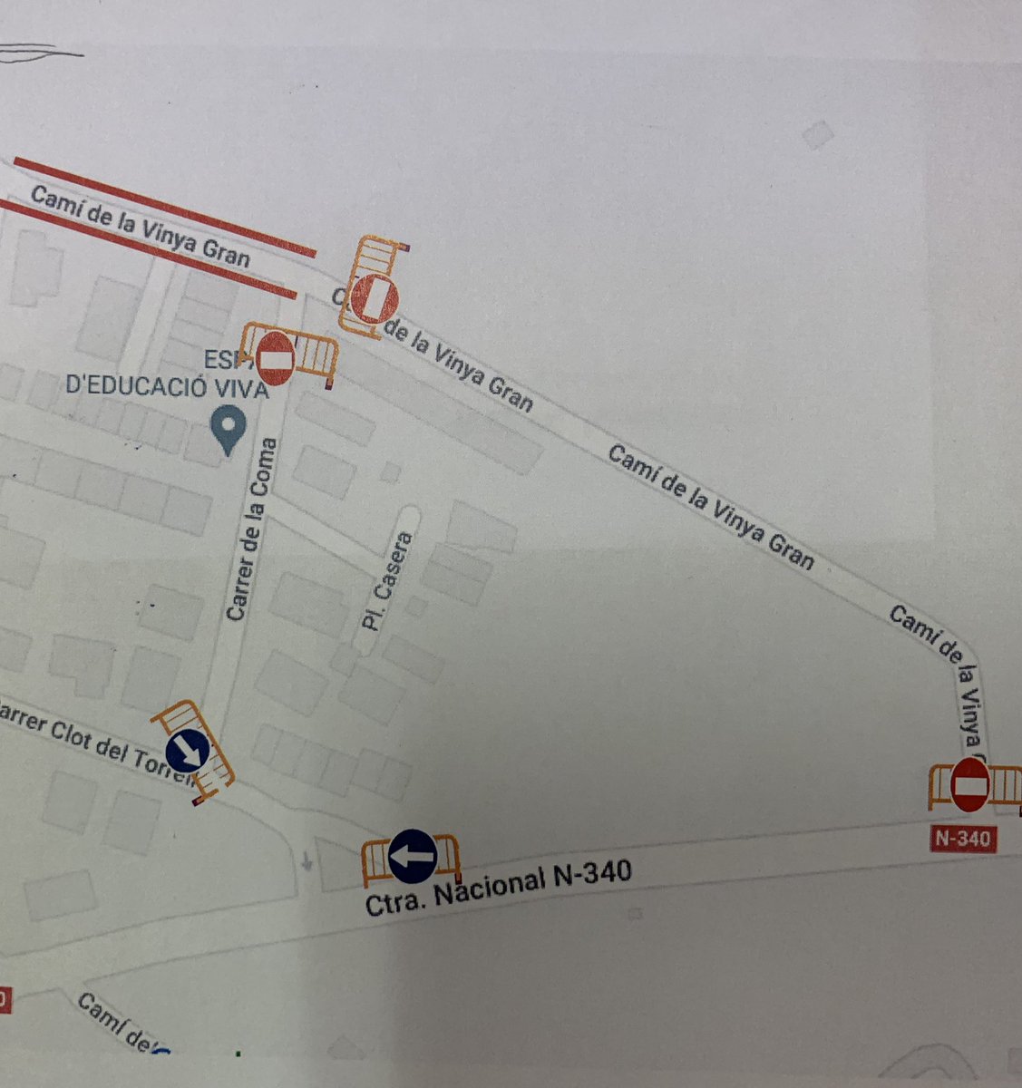 ATENCIÓ! Durant el día 21/12/2022 a partir de les 12:00hores fins a les 22:00 hores, al Camí de la Vinya gran estará, prohibit estacionar i tancat al transit per asfaltat nou.
Els veins de Cami de la coma hauràn de sortir en direcció contraria.
Preguem respecteu senyalització