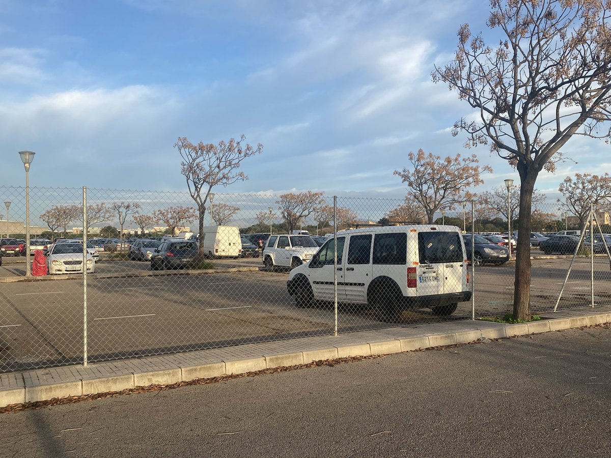AsimaPoligonos's tweet photo. Hoy 🚧🚧
Mucho espacio vacío aún en el depósito municipal de vehículos abandonados en #SonOms de @ajuntpalma
🚗🚗🚗🚗🚗🚗Caben muchos de los coches abandonados en nuestros polígonos https://t.co/mGL5v8cyrE