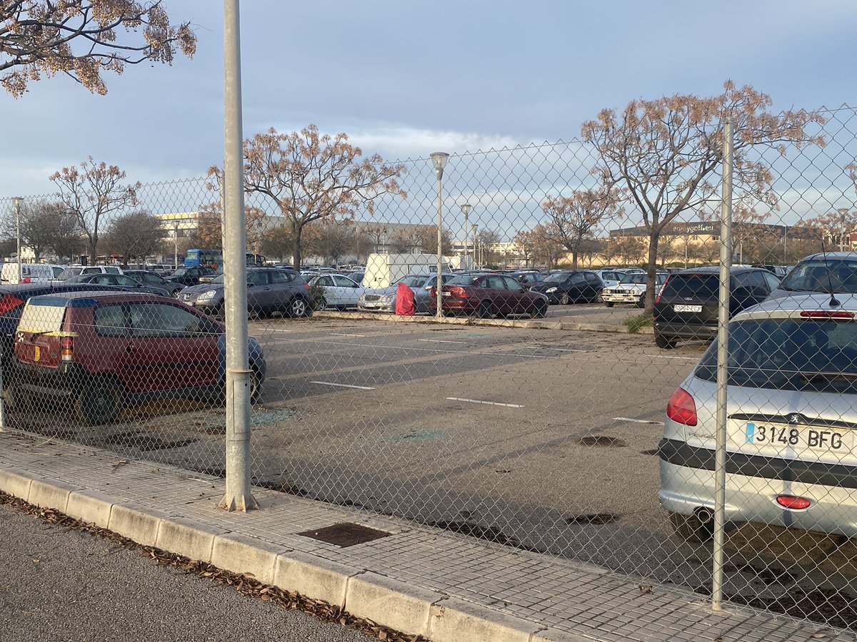 AsimaPoligonos's tweet photo. Hoy 🚧🚧
Mucho espacio vacío aún en el depósito municipal de vehículos abandonados en #SonOms de @ajuntpalma
🚗🚗🚗🚗🚗🚗Caben muchos de los coches abandonados en nuestros polígonos https://t.co/mGL5v8cyrE
