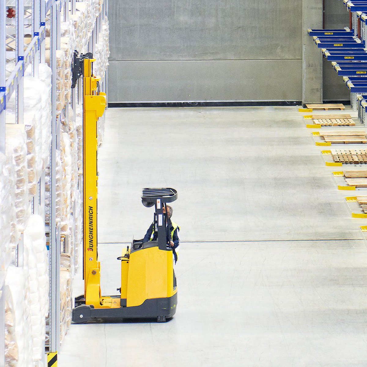 Die #Qualität eines #Industrieregals wird durch viele #Merkmale bestimmt. Dazu gehören u.a. der Herstellungsprozess, die Herstellererfahrung, der Werkstoff und die Oberflächenveredelung sowie ein zertifiziertes #Qualitätsmanagement. bito.com/de-de/fachwiss…