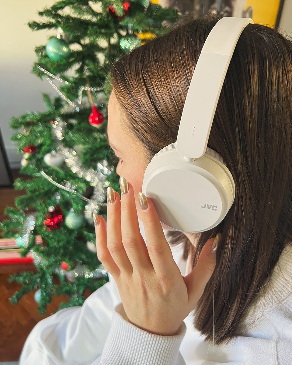 JVCSpain's tweet image. christmas tree ✅
nails ✅
HA-S35BT-W ✅