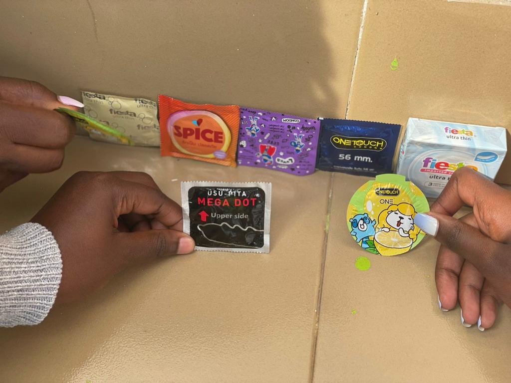 CuteKilla3's tweet photo. Condoms are the best way to hit two birds with one stone . Protection from both sexually transmitted diseases and unwanted pregnancy #SafetyWithPleasure https://t.co/Hh8Ozj7XHb