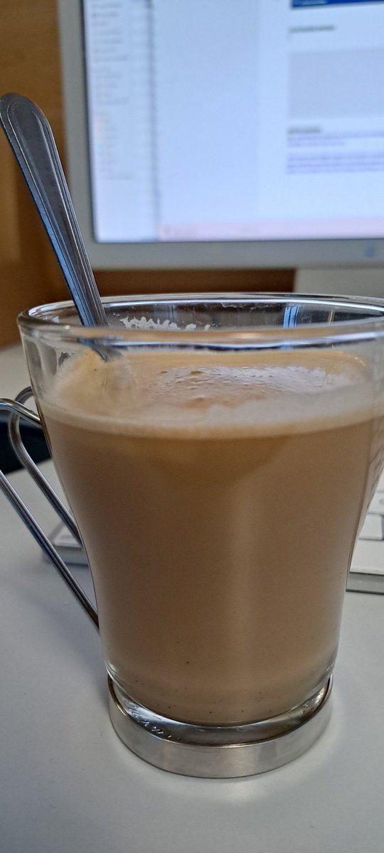 Hoy o me tomo un café o no voy a dar palo al agua en el curro 🙃
