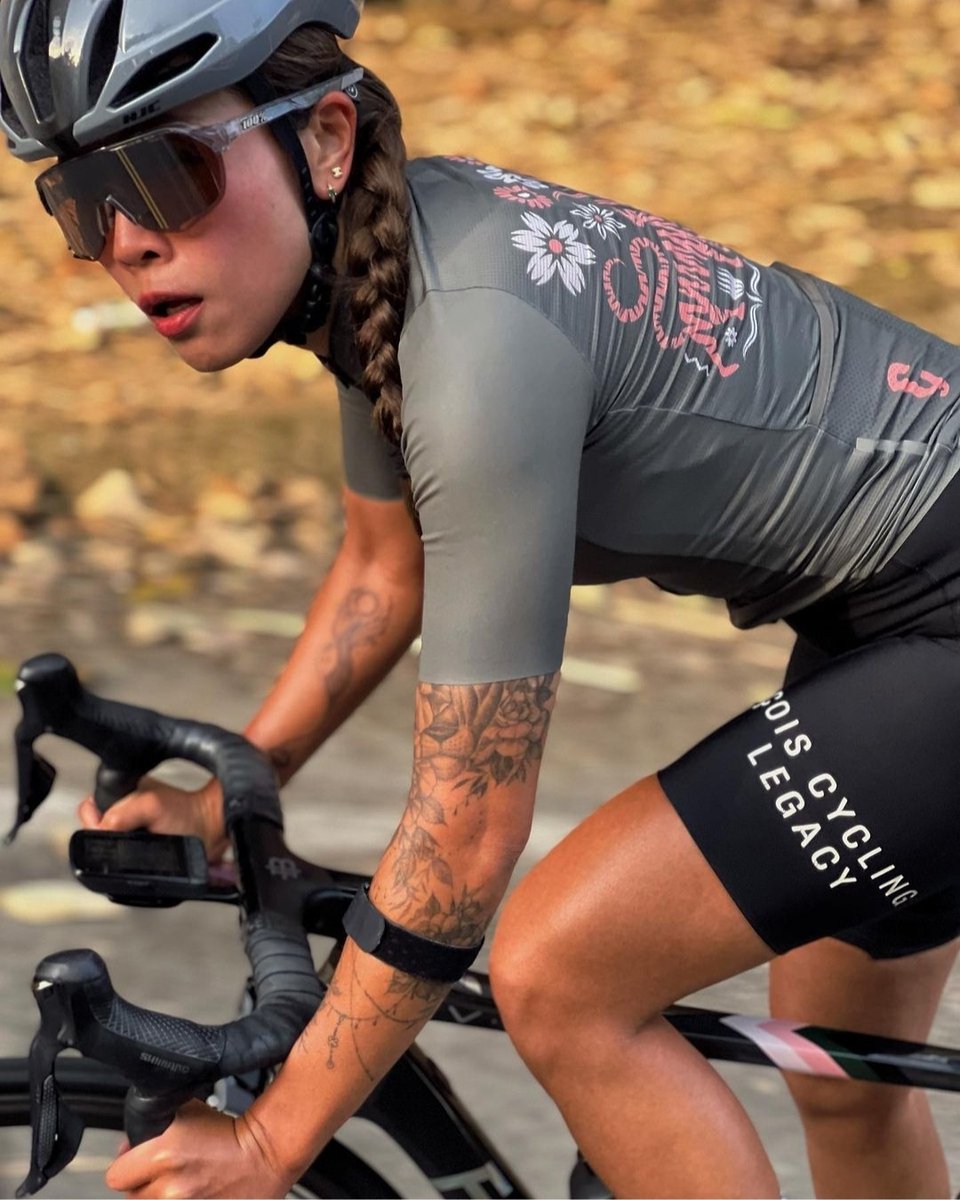CoisCycling's tweet photo. It never gets easier

You just go faster

#cyclingquote #kitdoping #kitfitcycling #cyclingkit #kitfit #rouleur #womenscycling #snobici #bestcyclingkits #womencycling #cyclinglife #cyclinggirl https://t.co/RrY6WbnT00