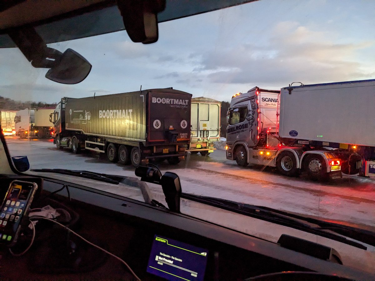 welsty2003's tweet image. Bit of a queue this morning for loading.