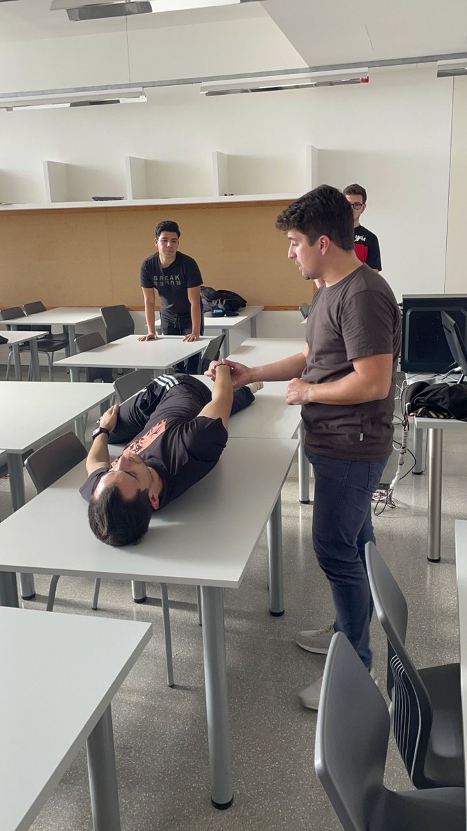 EUSES_Oficial's tweet photo. Els alumnes de 4t de CAFE d'EUSES TE van rebre la visita de Bernat Boronat, qui va oferir una classe magistral dins l'assignatura "Rendiment; noves tendències en l'entrenament esportiu". Moltes gràcies!👏
📲 Més informació aquí https://t.co/5iCCKrKRHa
#EusesTE https://t.co/hQq90NudcN