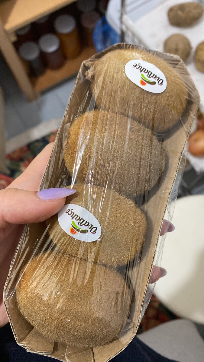 Hastayım diye erkek arkadaşım meyve yollamış gelene bakın bebek kiviii 🥹🥹