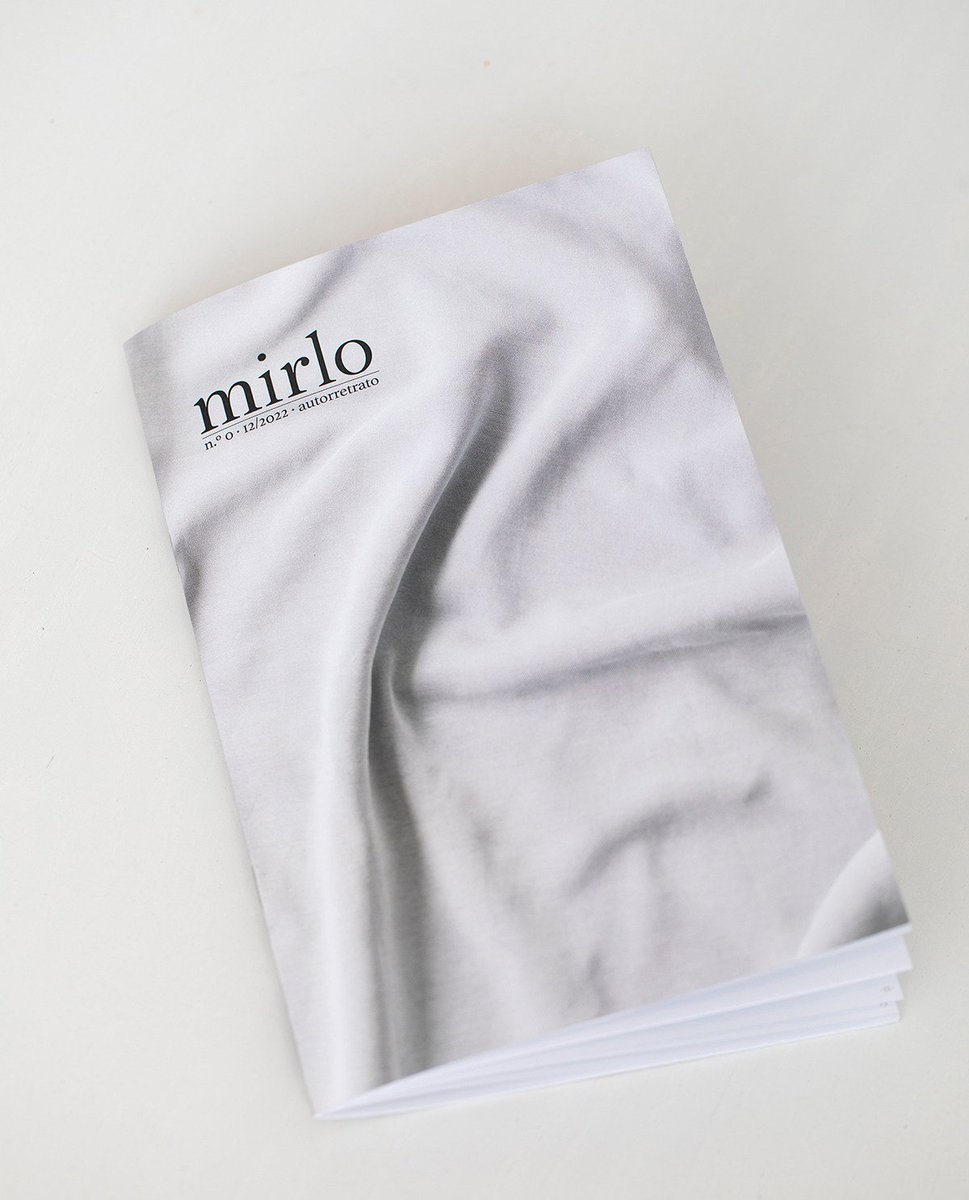 Hoy, en esta frontera entre el otoño y el invierno, la revista Mirlo empieza a cantar. Es un proyecto de @OscarEsquiviasG y #AsísGAyerbe que aunará mensualmente literatura y fotografía.