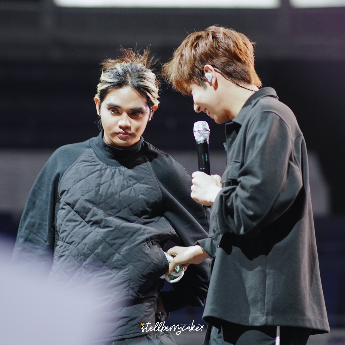 stellberrycake's tweet photo. [20221218] #WYATHomecoming 

Pinunso QT moment! 😊

WYAT TOUR LAST STOP
@SB19Official #SB19 

I vote #JustinDeDios for Asian Celebrity of the Year #ACOTY2022 #NETIZENSREPORT #ACOTY2022JustinDeDios @thenreport https://t.co/LbbjbWijbs