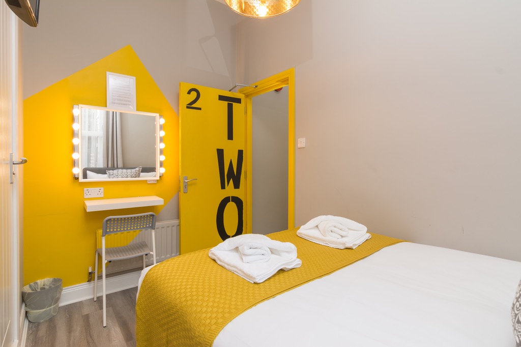 ⭐Wellesley Guest Accommodation⭐

This place is a little different than our other properties. 7 en suite double rooms just off the buzzing Lisburn Road. Super affordable option for solo travellers. See the rest of the photos and our rates here bit.ly/30Xbeev