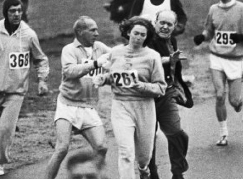 Pucurull's tweet photo. Les dones poden córrer maratons perquè una noia, l’any 1967, va desobeir a Boston una llei que ho prohibia. https://t.co/JRZL8dofBA