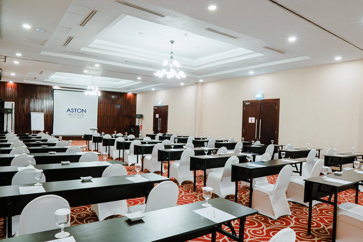We know that inspiring ideas require inspiring spaces and places. #ASTONBogor is the perfect place to hold your next brainstorming session. 

Please contact our team at + 62 251 8200 300 for meeting package information.

#StayAtArchipelago
#StayAtASTON 
#EventsAtASTON