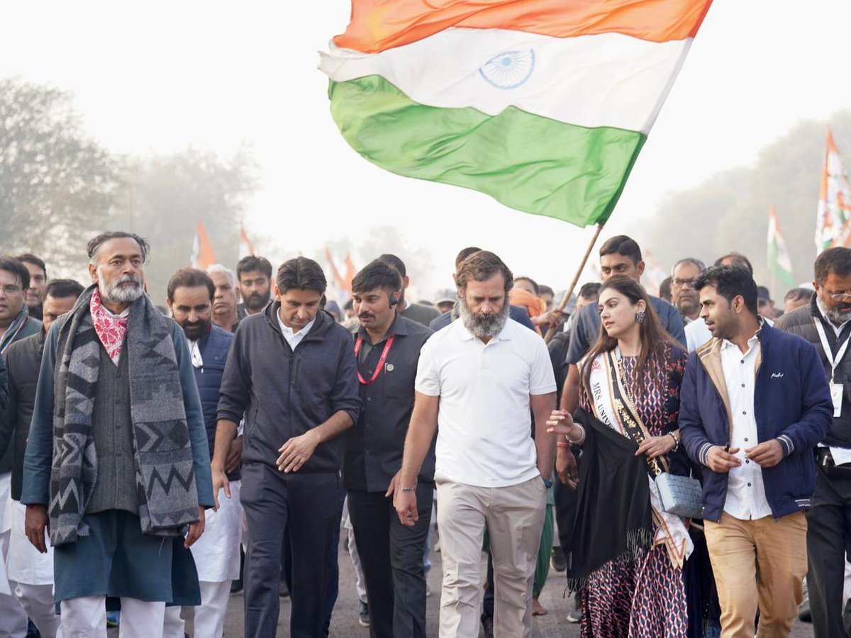 kcvenugopalmp's tweet photo. After a triumphant Rajasthan leg, #BharatJodoYatra entered Haryana, today. Shri @RahulGandhi &amp; the Yatris received warm welcome by senior leaders including in-charge
@shaktisinhgohil ji former CM @BhupinderShooda ji,@kumari_selja Ji, @rssurjewala ji &amp; HPCC President @INCUdaiBhan. https://t.co/242UNVFBgw