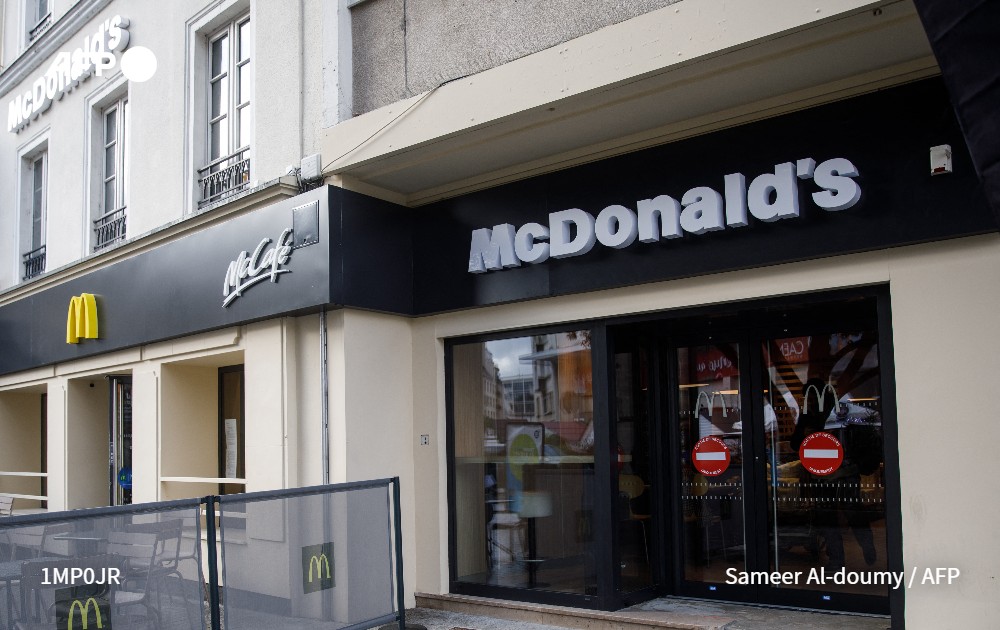 La restauration rapide à l'épreuve de la vaisselle réutilisable en salle dès le 1er janvier #AFP 
➡️ u.afp.com/iYN2