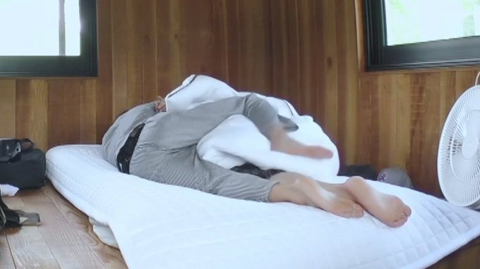 เชื่อแล้วว่าแทติดหมอนข้างจริง #kookv https://t.co/S7EUpPM99T<a href="/tag/kookv"class="tags">#kookv</a>