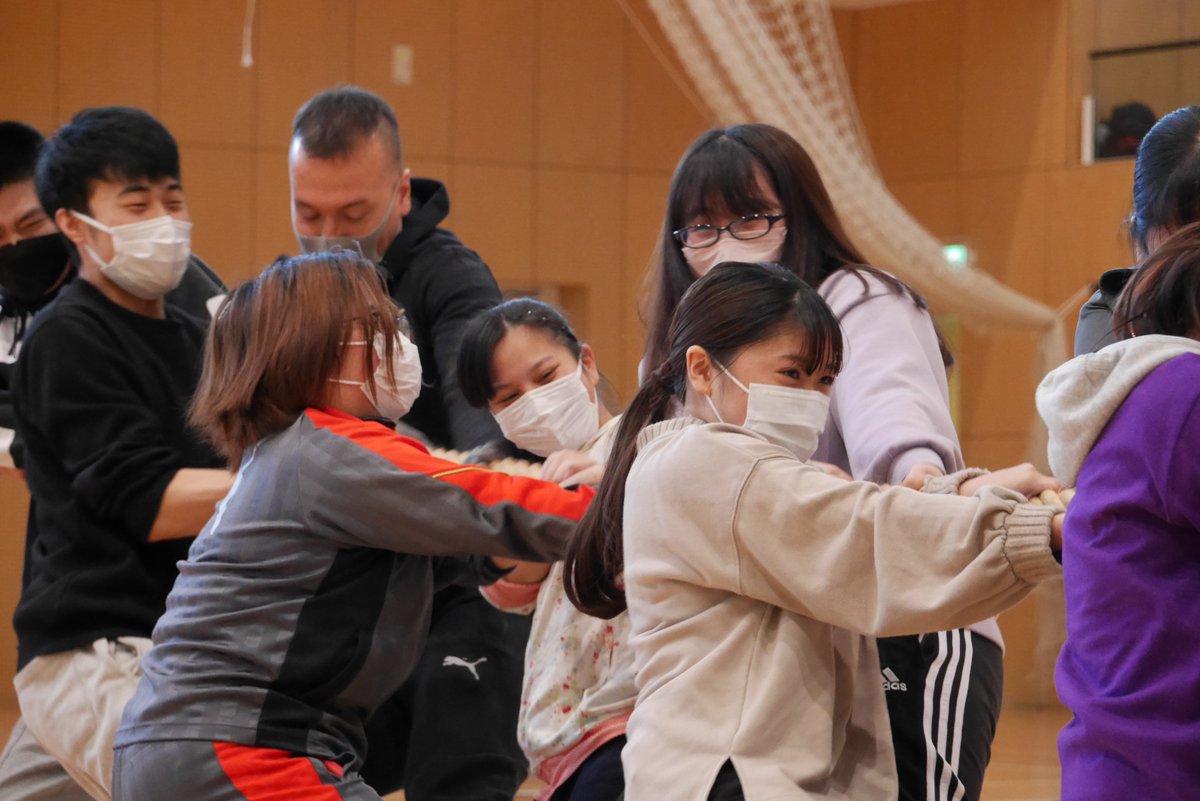 tsb_office's tweet photo. 12/18のスポーツ大会の様子をご紹介します。足の速い＆リレー好きな2年生と、団体競技が好きな1年生がチームを分かれて対決✨スポーツビジネス学科の学生が楽しく安全に運営を行ってくれました。スポーツ大会実行委員に加わった1年生もお疲れ様でした👟 https://t.co/3hxQBfsG5E