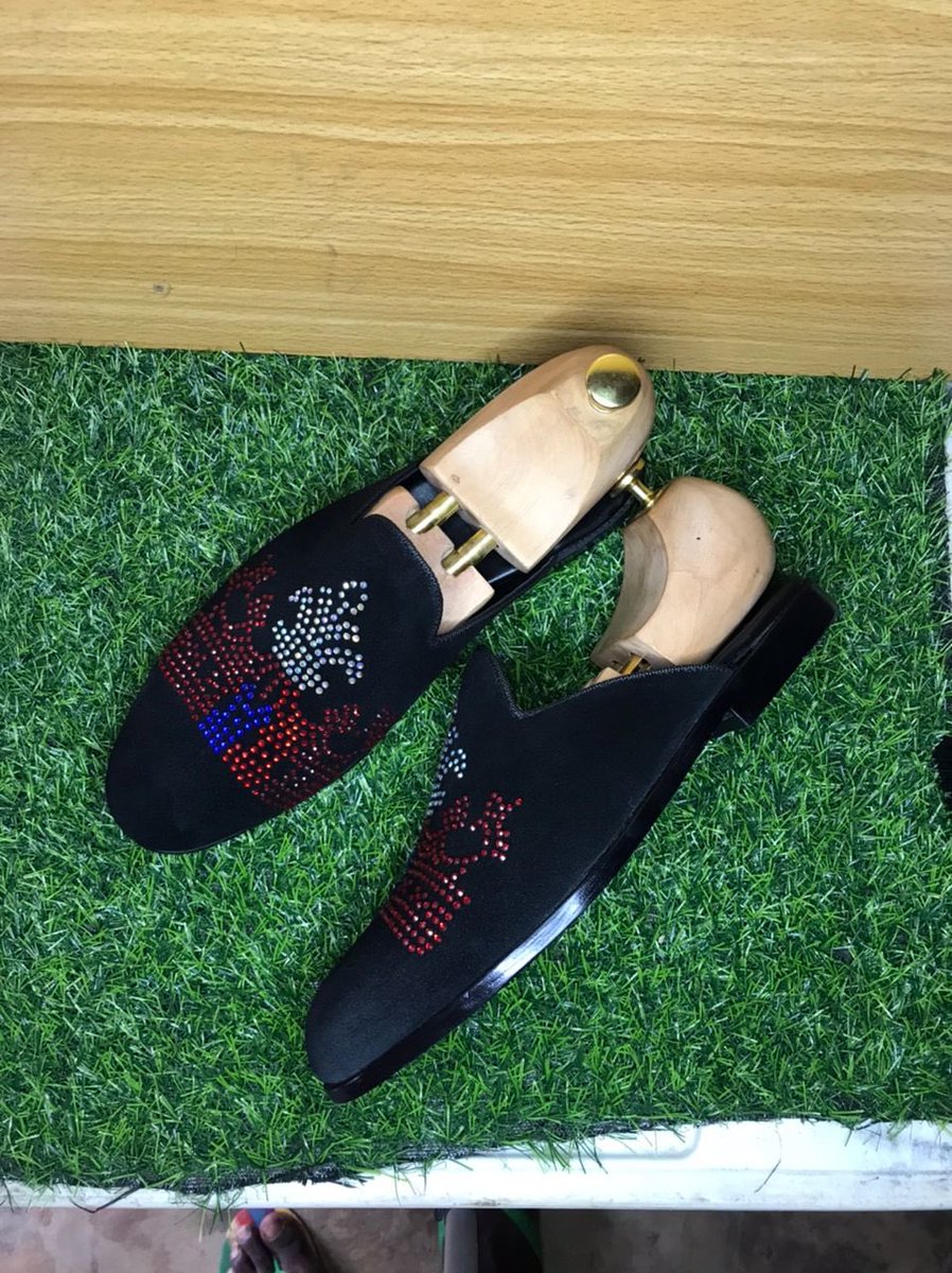 Favouritegurl_'s tweet photo. Hi, my name is Grace
I’m a shoemaker 
I make beautiful footwear
Here are some designs I made in 2022
Please retweet, my customers are on your timeline 🥹
Sandal-15k
Mules-15k
Slide-10k https://t.co/aMrMtyEcwT