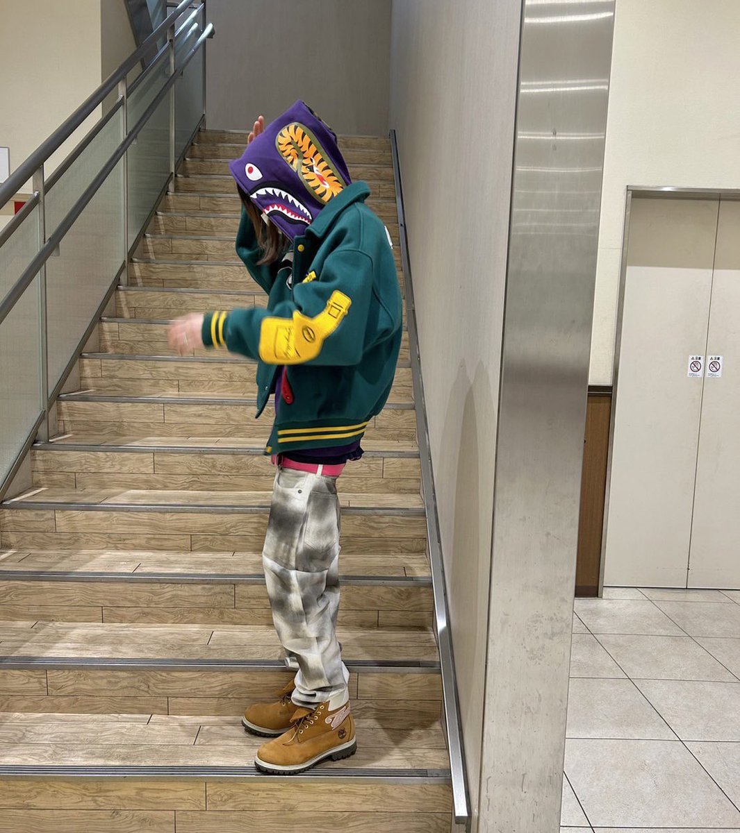 dimenssionnnn's tweet photo. 今日のコーデ
久しぶりのシャーク🦈
たまにはストリート系もいいよね
#bape #afgk #ティンバーランド https://t.co/Dy2cAw52HU