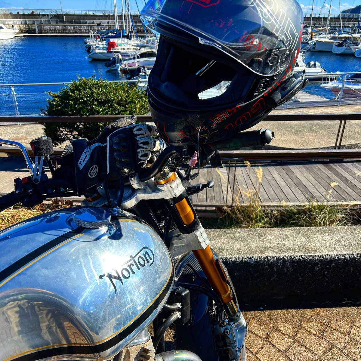 momotya88's tweet photo. 走り納のつもりで伊豆を時計回り
寒すぎて風強す��て写真を撮る気にもなれずご飯もコンビニ、景色も走りながらしか見れなかった…
年内にもう1回くらい乗れるかな?
#Norton #NortonCommand https://t.co/XjzYFan651