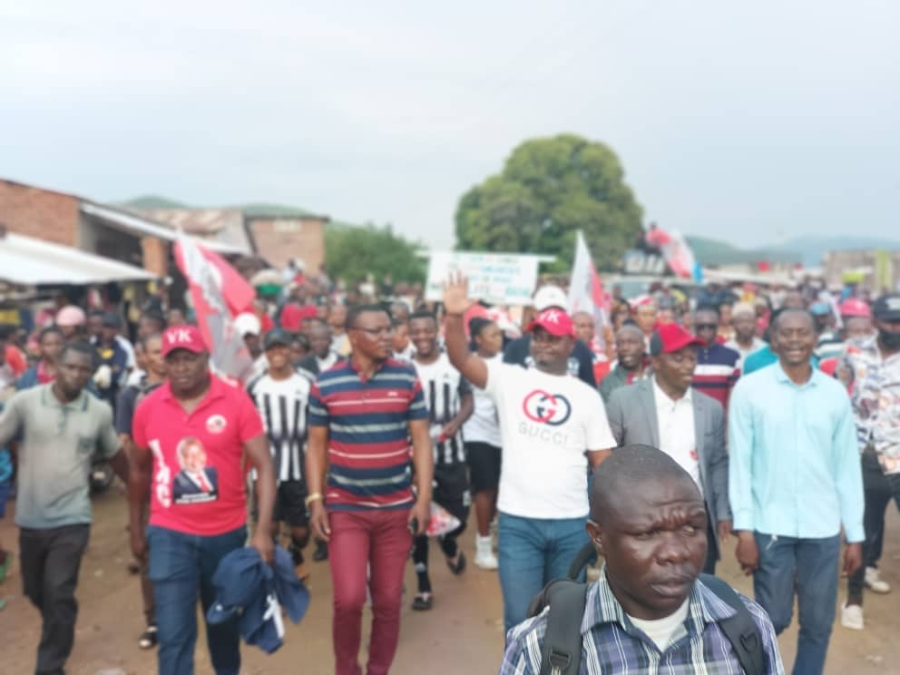 Arnotbigus1's tweet photo. Arrivé hier après midi  du SG @BillyKambale1 général 5 étoiles
Dans le territoire de MOBA devant une foule immense...
à la guerre comme a là guerre, l'objectif 150 députés ne plus un slogan...
#UNC coin Ti coin
@VitalKamerhe1 @YNdjoli  @jacquelinemputu @KamusakyJossar1 https://t.co/DrideGCbbI