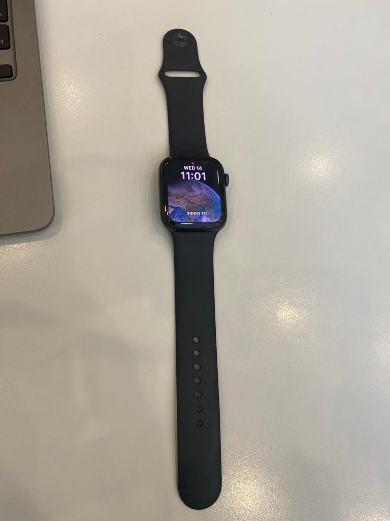 drpaandey's tweet photo. आपके हाथ की त्वचा के लिए सुरक्षित नहीं है #AppleWatch इसे मत खरीदें। ये हाथ है मेरे कलीग का जो @Apple की इस वॉच को पहनने से जल चुका है। इस बारे में अधिकृत शोरूम में कोई सुनवाई नहीं हुई। @AppleSupport भी बात करने से कतरा रहा है। कलीग अब जले हाथ के साथ रहने को अभिशप्त है। https://t.co/hZy8wBtRR3