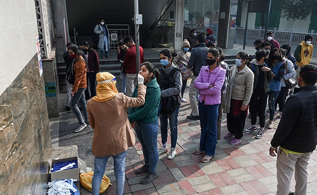 ndtv's tweet photo. 🔴 #BREAKING | Wear masks in crowded places, government advises as #Covid cases spike in China https://t.co/KWiX3BmoF2 https://t.co/ErGg5SWccC