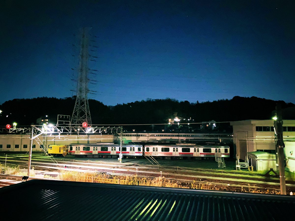 hal15303's tweet photo. 美大から一旦帰ってから目黒線5183fを撮りにいきました🌠
#東急5080系 #目黒線5080系 #5080系 #東急5183f #5183f #こどもの国線 #Y000系 #ひつじでんしゃ #アント #長津田車両工場 #12月15日 https://t.co/LGHuTeXZee
