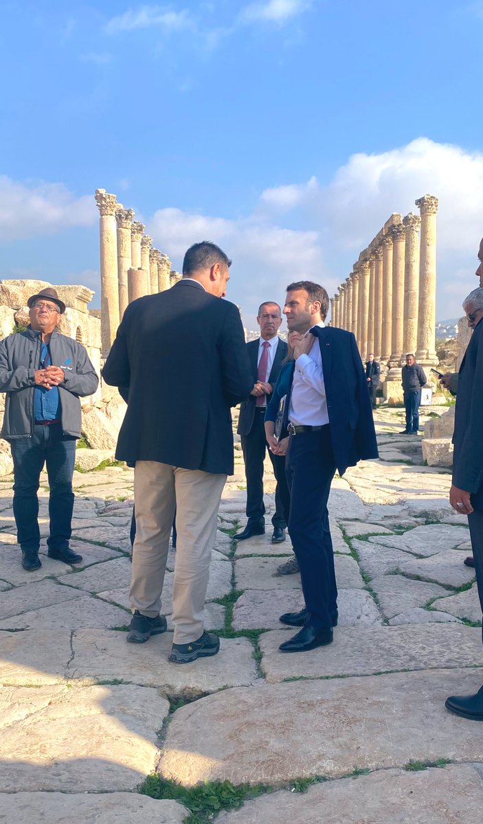 À Jerash, superbe cité romaine où des équipes françaises sont présentes depuis 40 ans. Merci à <a href="/ifporient/">ifpo</a> pour cette visite (et à <a href="/francediplo/">France Diplomatie 🇫🇷🇪🇺</a> et <a href="/sup_recherche/">Ministère Enseignement supérieur et Recherche</a> pour le financement de la recherche) !
