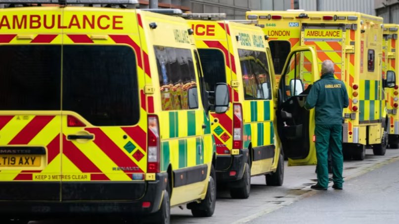 Medic_Russell's tweet photo. Full support behind the #AmbulanceStrike today. The system has collapsed, the workforce is burned out and broken, the government is not listening. Extreme measures have to be taken. It’s time they got fair pay and the health service was funded properly again. 

✊🚑 https://t.co/wDwO94itCj