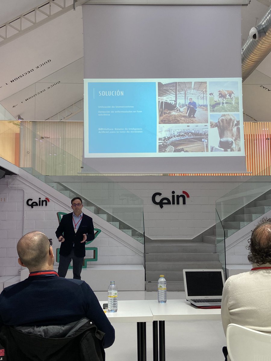 welfaretrack's tweet photo. Ya estamos en el #startupday en @ceinnavarra. Nuestro CTO @drpinon a tope pitch! 💪🏼 https://t.co/eF0NtU0cw6