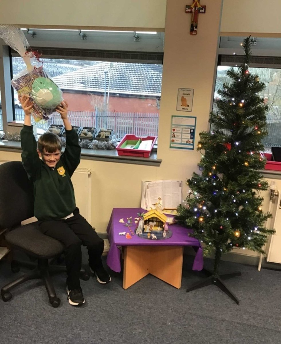 OLPPrimary's tweet photo. Congratulations to the winners of Primary 6’s almsgiving raffle for @MarysMeals 🙏🏻. Thank you very much for helping this amazing mission. Have a blessed and holy Christmas.🎄❤️ #FoodChangesTheStory #DoubleYourDonation https://t.co/9RTarADsh1 https://t.co/sUibdNg3QE