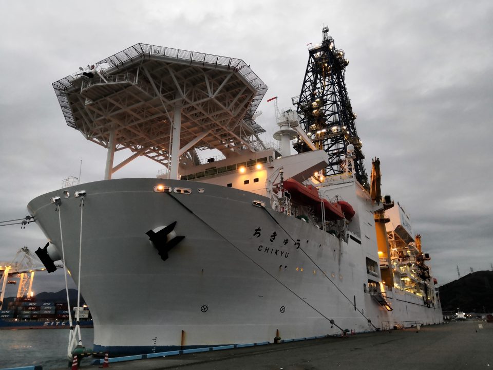BritGeoSurvey's tweet photo. Earlier in December BGS helped to coordinate a party of a different kind - a personal sampling party aboard @Chikyu_JAMSTEC as part of @ECORD_IODP #Exp386. A total of 18,192 individual samples were collected. Find out more 👇
https://t.co/YQBKORdPEj https://t.co/5f8yYkXcHB