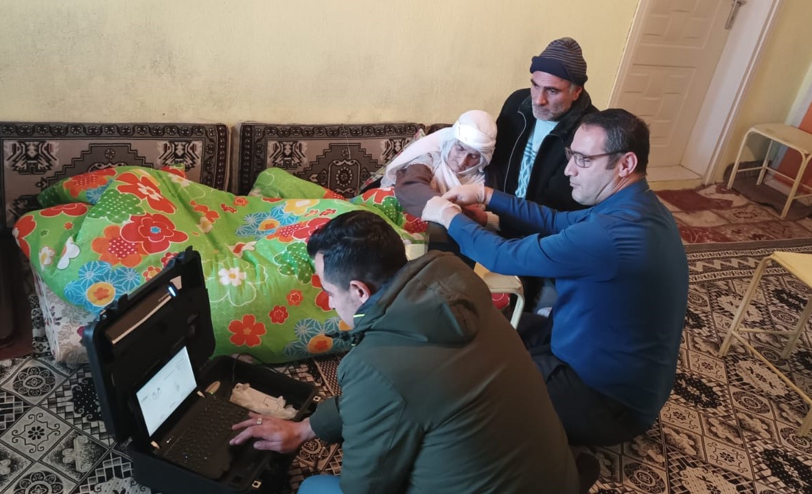 🇹🇷Devletimiz her daim vatandaşlarımızın yanında

📌Taşlıçay Kaymakamlığı İlçe Nüfus Müdürlüğümüzce  

📍Yukarı Düzmeydan köyünde ikamet eden 78 yaşındaki görme engelli ve yatalak hasta olan Makbule GÜNEŞ teyzemizin talebi üzerine evinde kimlik yenile işlemi gerçekleştirilmiştir.