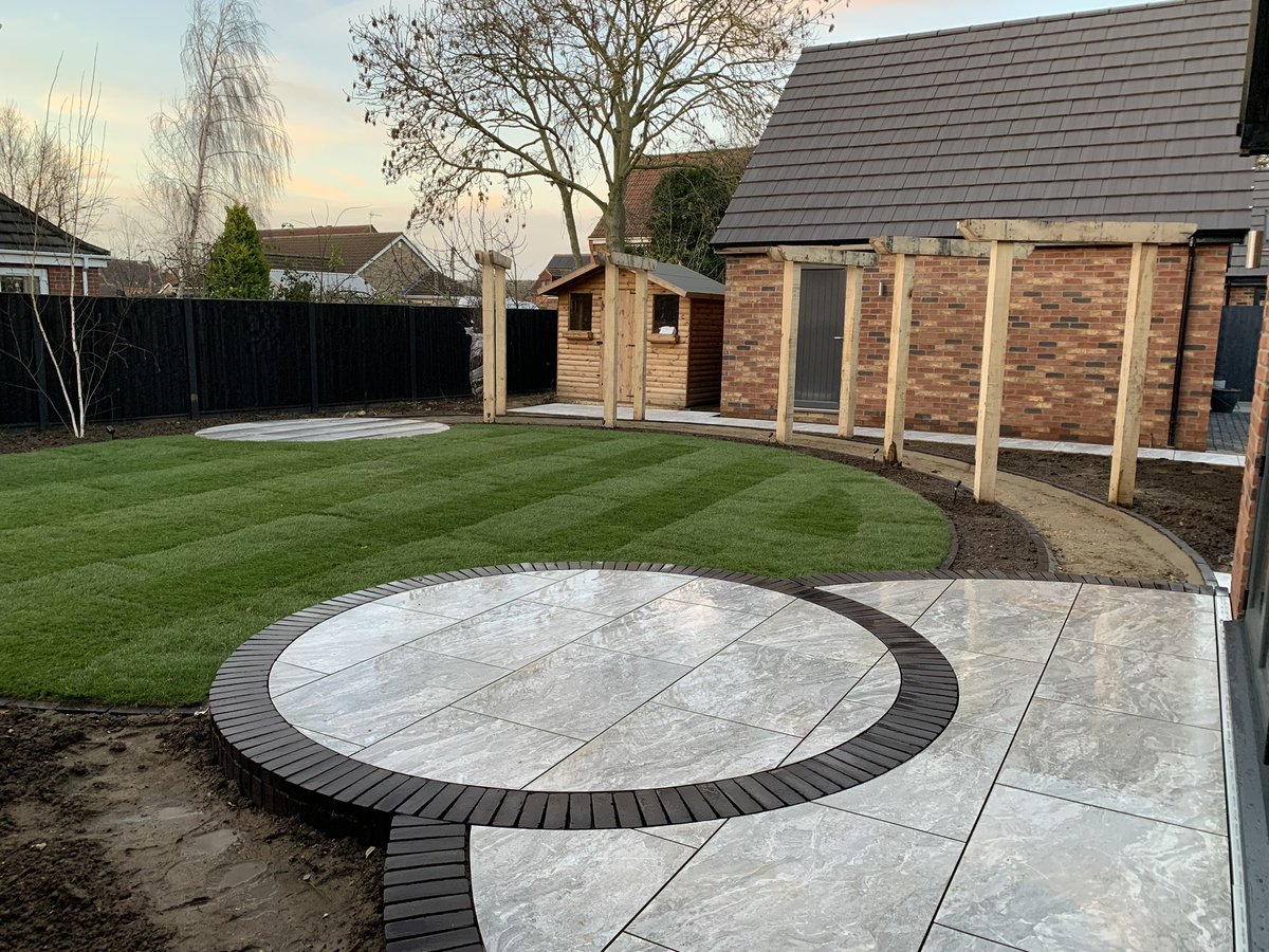 pickwellpaving's tweet photo. Our final job of 2022 not quite completed thanks to the weather but it’s nearly there. Thanks to all of our customers, staff, suppliers and sub contractors for a great year. Merry Xmas everyone 🎅🎄 #lincolnshire #lincolnshirebusiness https://t.co/f18XZieorV
