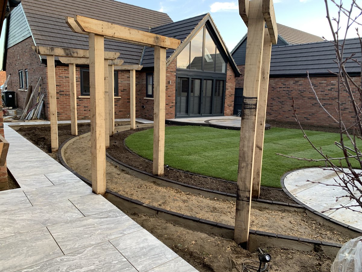 pickwellpaving's tweet photo. Our final job of 2022 not quite completed thanks to the weather but it’s nearly there. Thanks to all of our customers, staff, suppliers and sub contractors for a great year. Merry Xmas everyone 🎅🎄 #lincolnshire #lincolnshirebusiness https://t.co/f18XZieorV