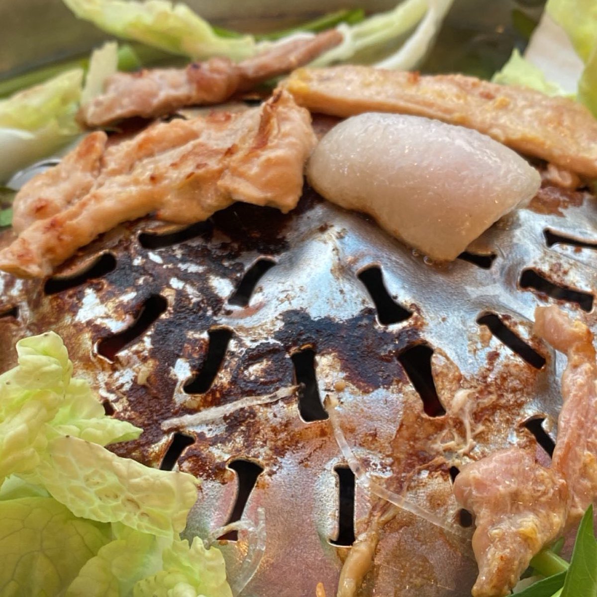 อันนี้ตั้งแต่ช่วงเดือน6แล้วแหละแต่หมอบอกเหตุเกิดเพราะสารแช่ซัมติงในชุดหมูกระทะเหมือนกันเกือบขิตเพราะหายใจไม่ออกความดันสูงแถมตกเครื่องไปเท่วอีก🫠💀