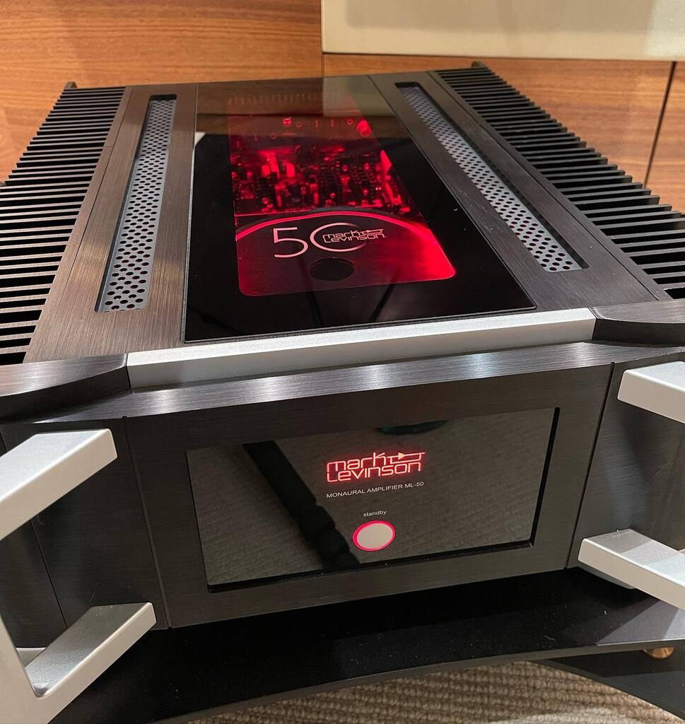 AudioVenue's tweet photo. Mark Levinson ML50, Its all about the details, sonically and visually.
.
#luxuryhifi #hifiealing #hifi #monoamps #poweramps #bestamplifier #hifisystem #maidenhead #marklevinson #marklevinsonml50 #ml50 #audiolondon #poweramps #monoblocks #ultimateampl… https://t.co/09A8I5Mxep https://t.co/OkFLXX8SQN