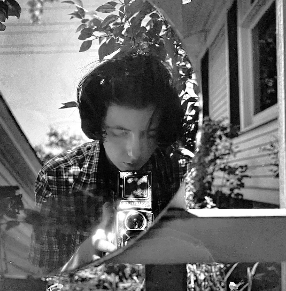 cameralab21's tweet photo. Vivian Maier - Self-Portrait, 1953 https://t.co/Os2KNef2RW