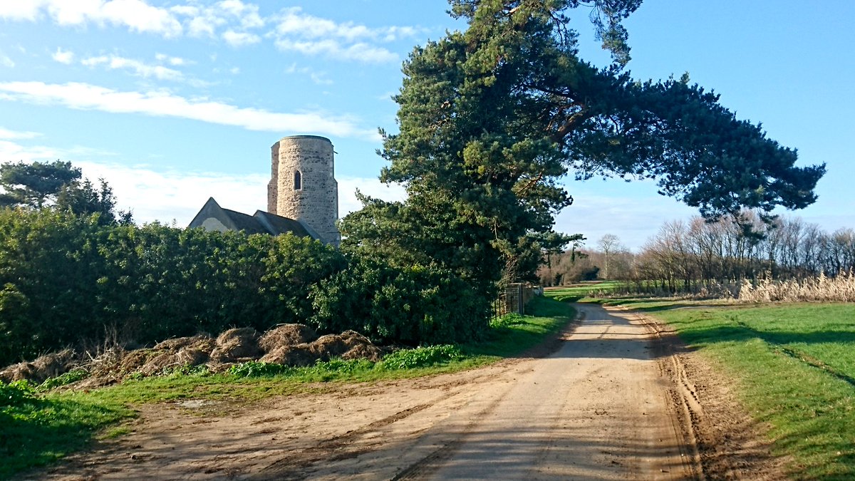TheSimonKnott's tweet photo. 'Midwinter spring is its own season
Sempiternal though sodden towards sundown,
Suspended in time, between pole and tropic.
When the short day is brightest, with frost and fire...'

Ramsholt, Suffolk in midwinter sunshine, the temperature minus 3 at the start of January, 2017. https://t.co/WprWk30cJ1