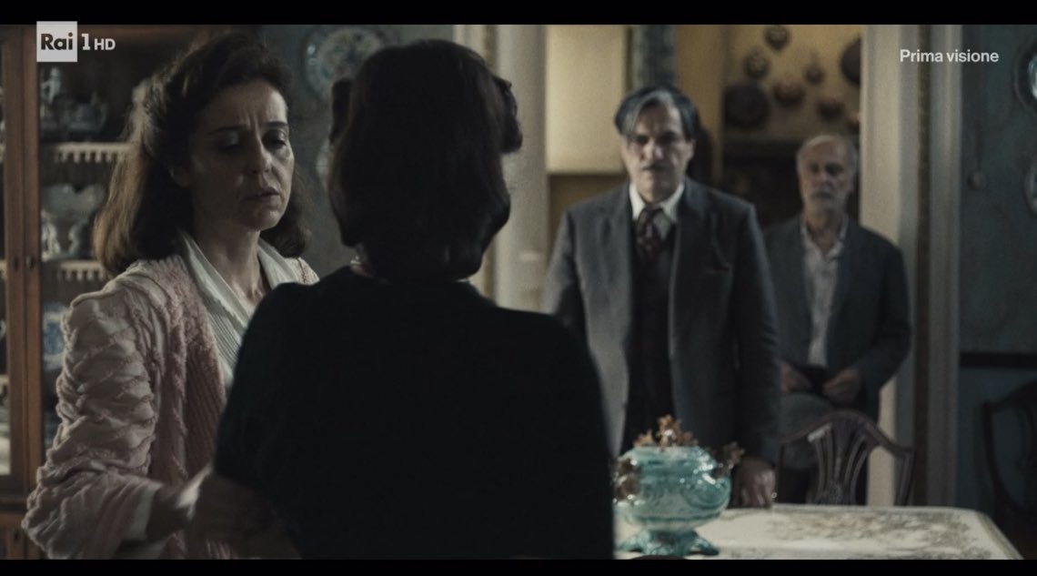 Baccotvnews's tweet photo. L'omaggio alle commedie di Eduardo conquista il pubblico di #Rai1.
La splendida interpretazione di Vanessa Scalera e Massimiliano Gallo vince la serata, #FilumenaMarturano 3.5mln 21,50%. Su #canale5 #LeStreghe 12,30%.
#Ascoltitv https://t.co/vUc1CFP1IP