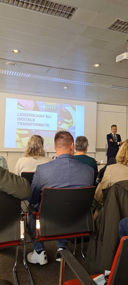 Vandaag de eerste dag van de leergang Leiderschap bij Digitale Transformatie. In #Eindhoven #durftedelen